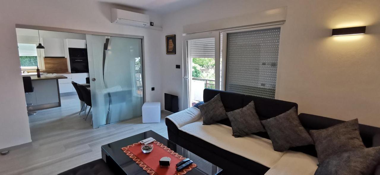 Apartman Perunika Selce Exterior photo